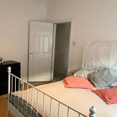 Beautiful Home, 3 Bedroom House Near Alton Towers, Wedgwood Museum, Universities Newcastle-under-Lyme Exteriör bild