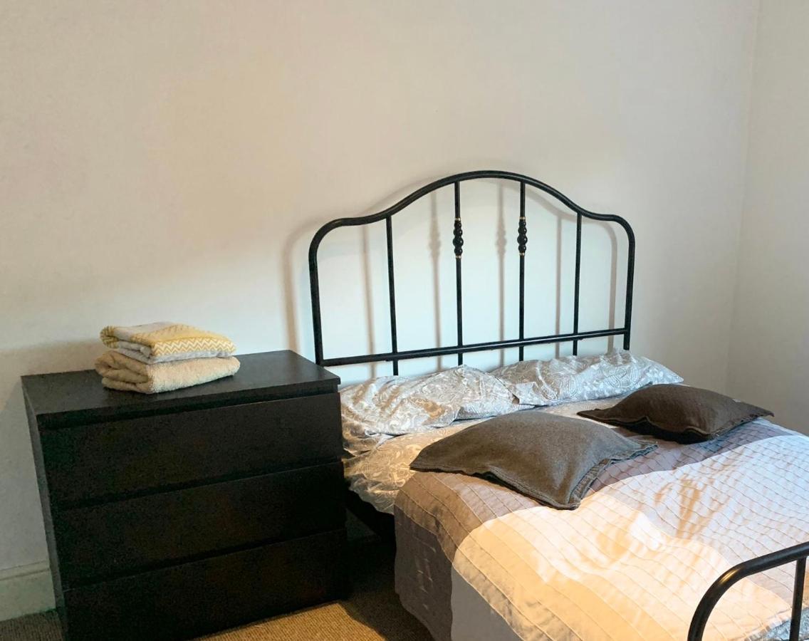Beautiful Home, 3 Bedroom House Near Alton Towers, Wedgwood Museum, Universities Newcastle-under-Lyme Exteriör bild