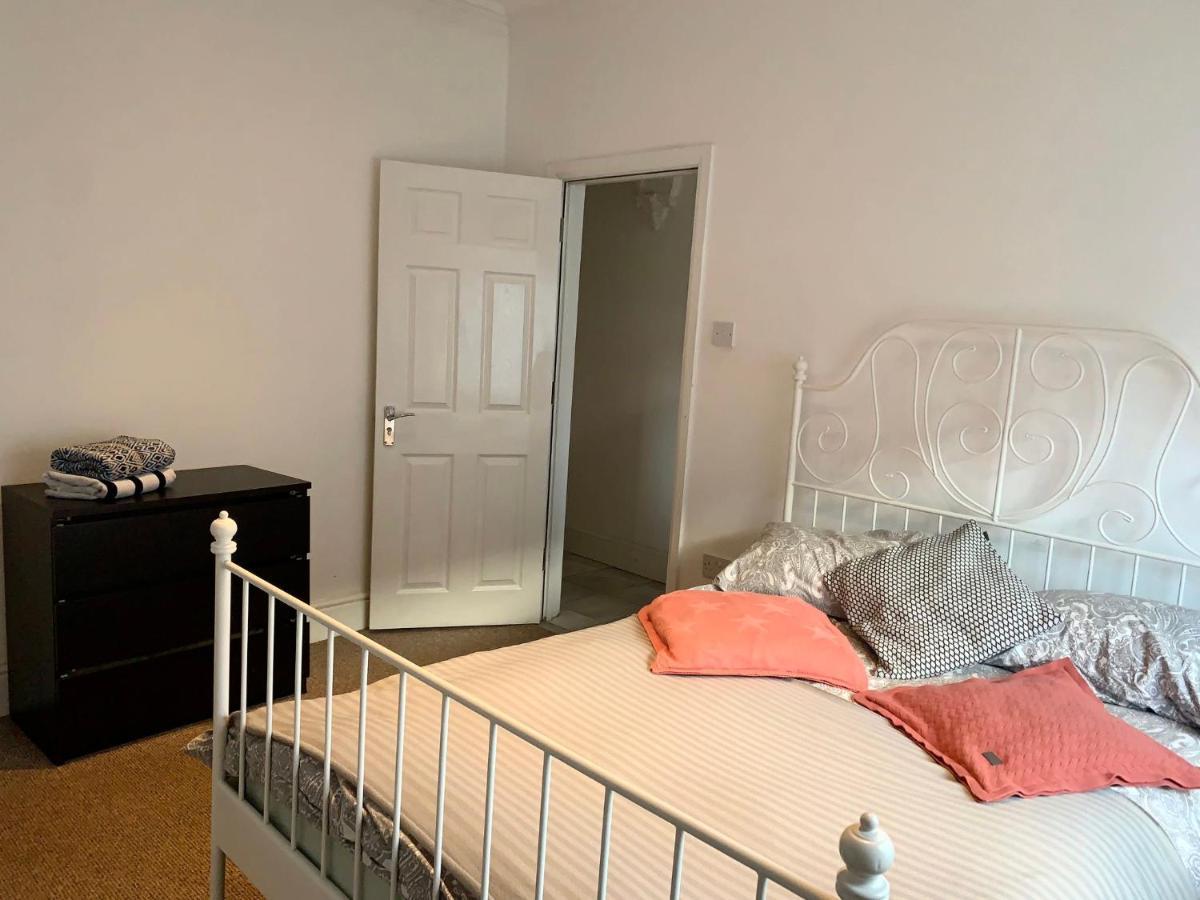 Beautiful Home, 3 Bedroom House Near Alton Towers, Wedgwood Museum, Universities Newcastle-under-Lyme Exteriör bild
