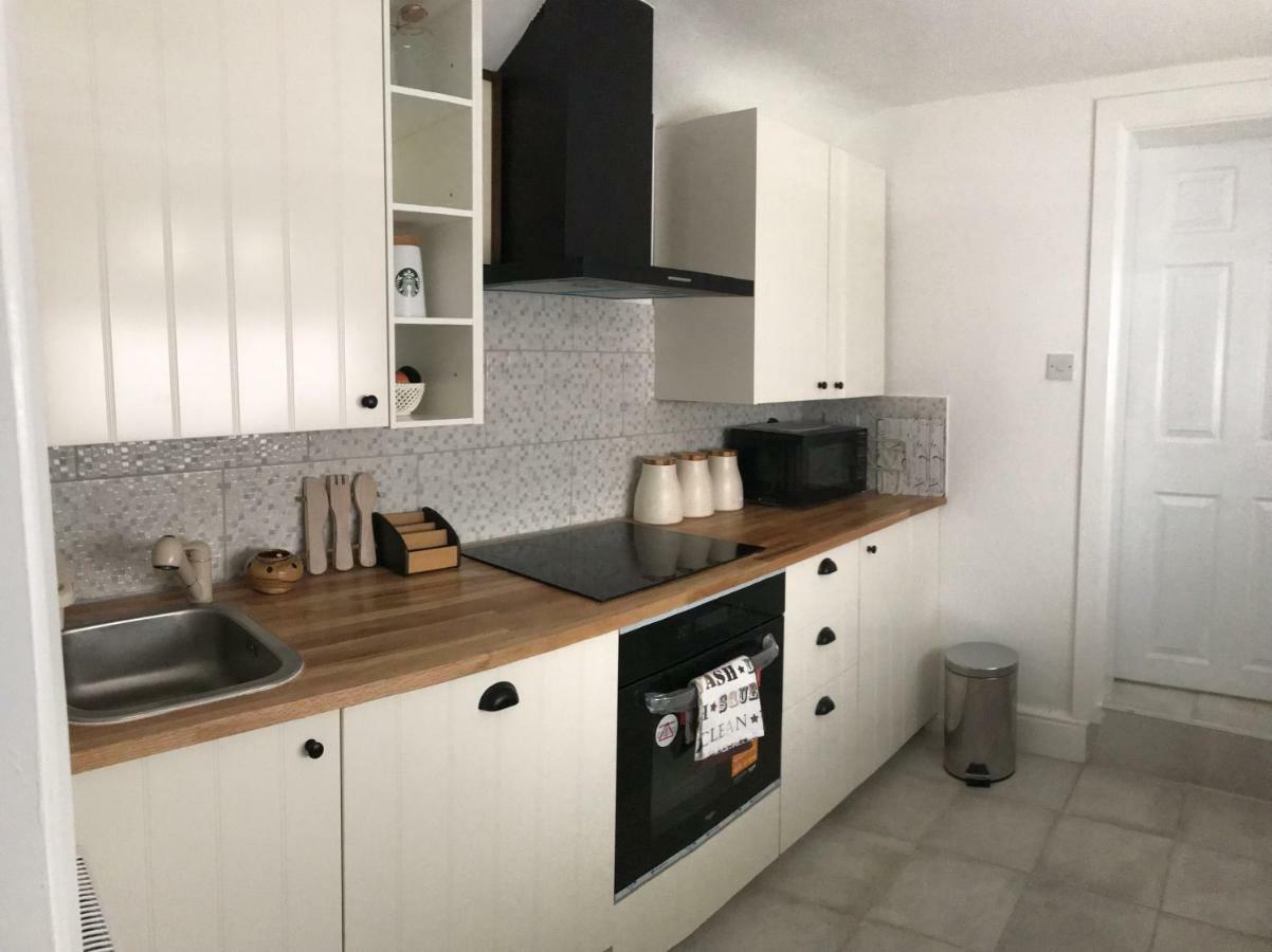 Beautiful Home, 3 Bedroom House Near Alton Towers, Wedgwood Museum, Universities Newcastle-under-Lyme Exteriör bild